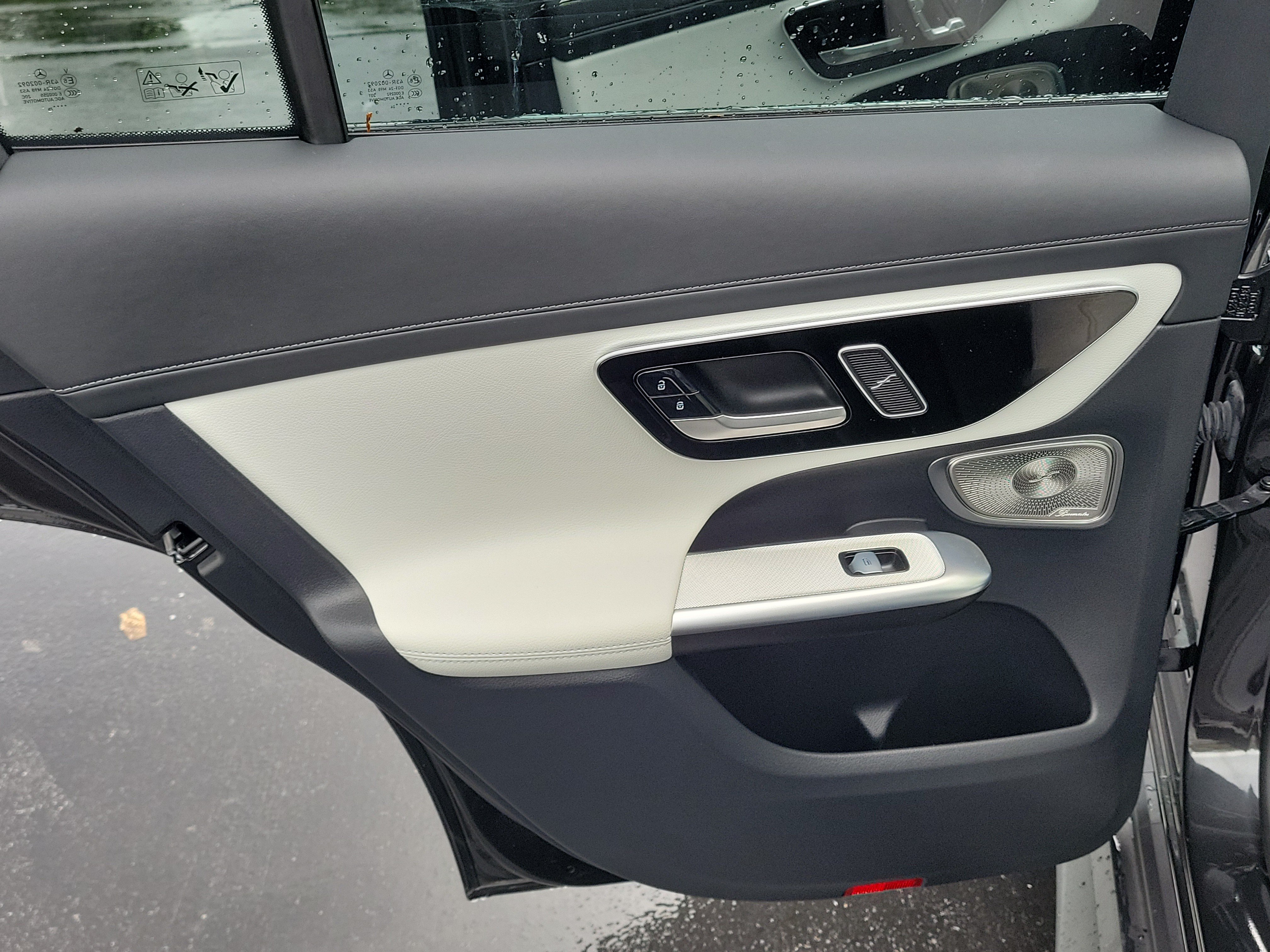 Used 2024 Mercedes-Benz GLC 300 image 9