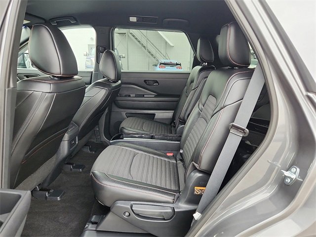 Used 2025 Nissan Pathfinder Rock Creek image 6