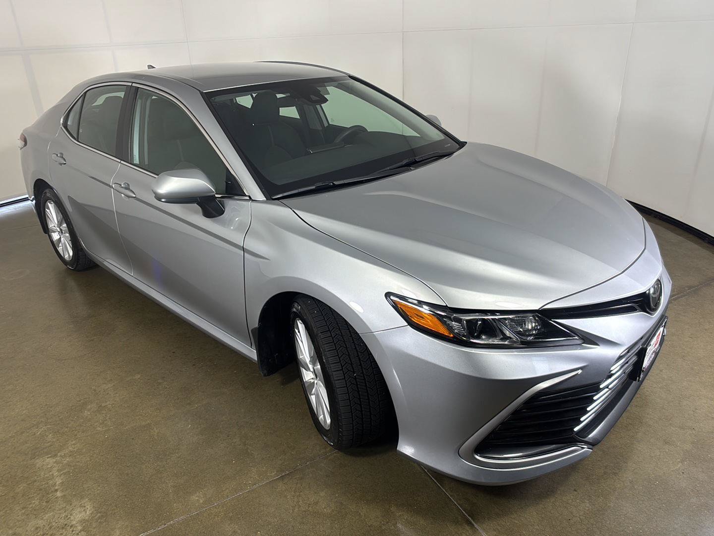 Used 2023 Toyota Camry LE FWD image 7