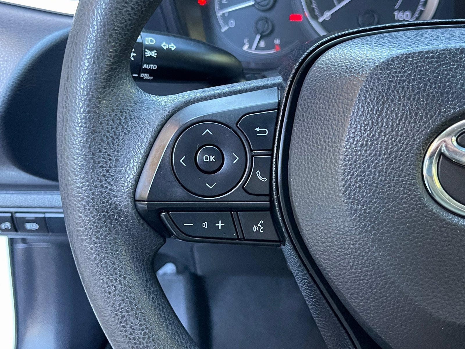 Used 2020 Toyota Corolla LE w/ Carpet Mat Package (TMS) image 30