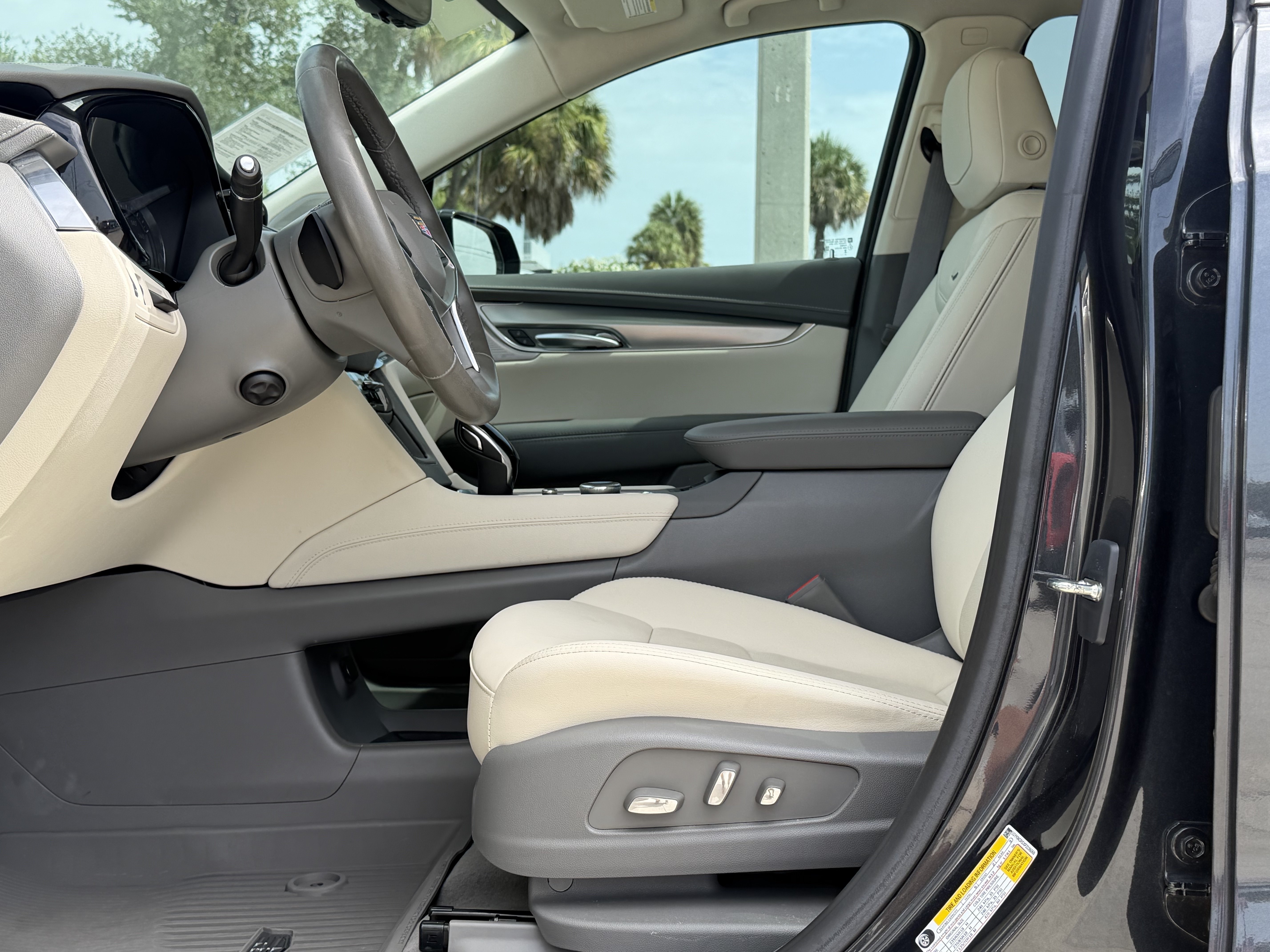 Certified 2023 Cadillac XT5 Premium Luxury w/ Technology Package FWD image 14