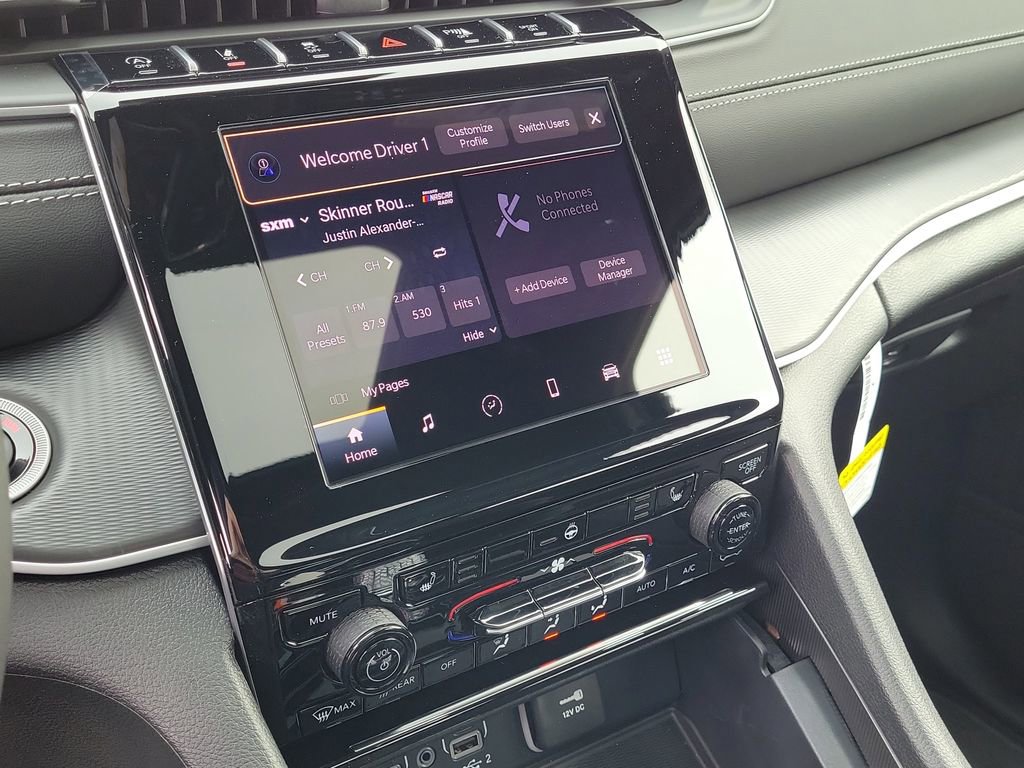 New 2025 Jeep Grand Cherokee Laredo X w/ Luxury Tech Group I image 28