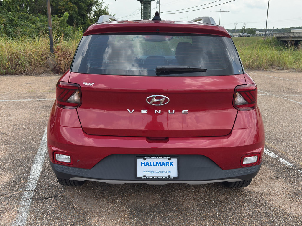 Used 2022 Hyundai Venue Limited FWD image 4