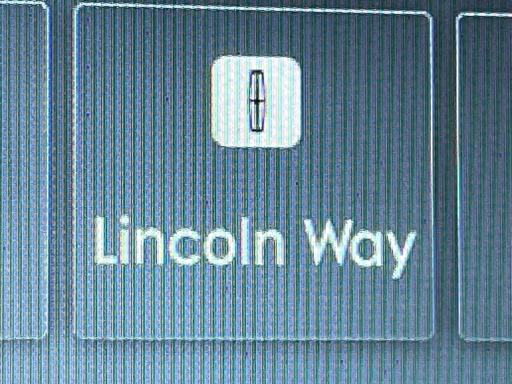 Certified 2022 Lincoln Corsair Reserve w/ Equipment Group 201A image 9