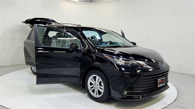 Used 2025 Toyota Sienna XLE w/ XLE Plus Package AWD/4WD image 29