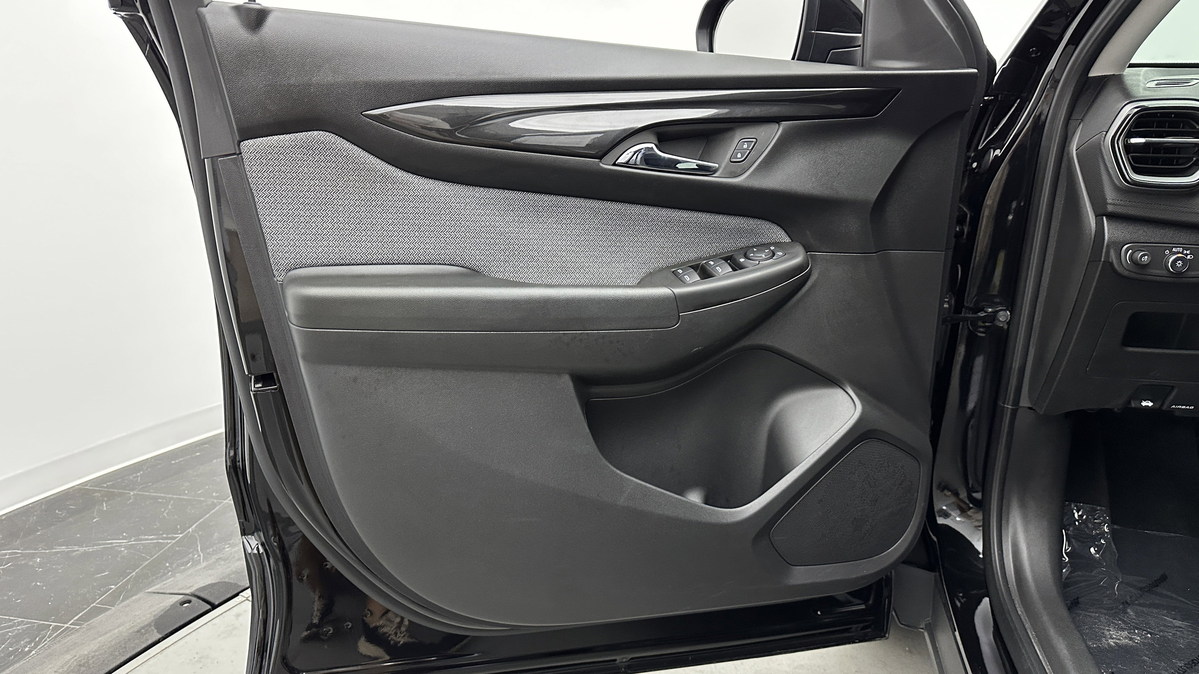 Used 2025 Chevrolet TrailBlazer LT image 24