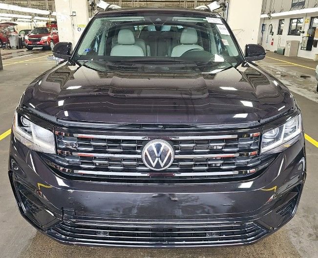 Used 2022 Volkswagen Atlas SEL R-Line image 2