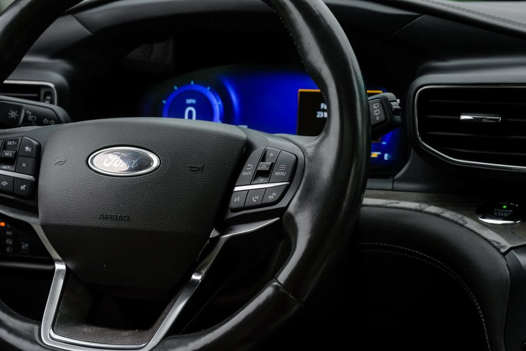 Used 2020 Ford Explorer Platinum w/ Premium Technology Package AWD/4WD image 22