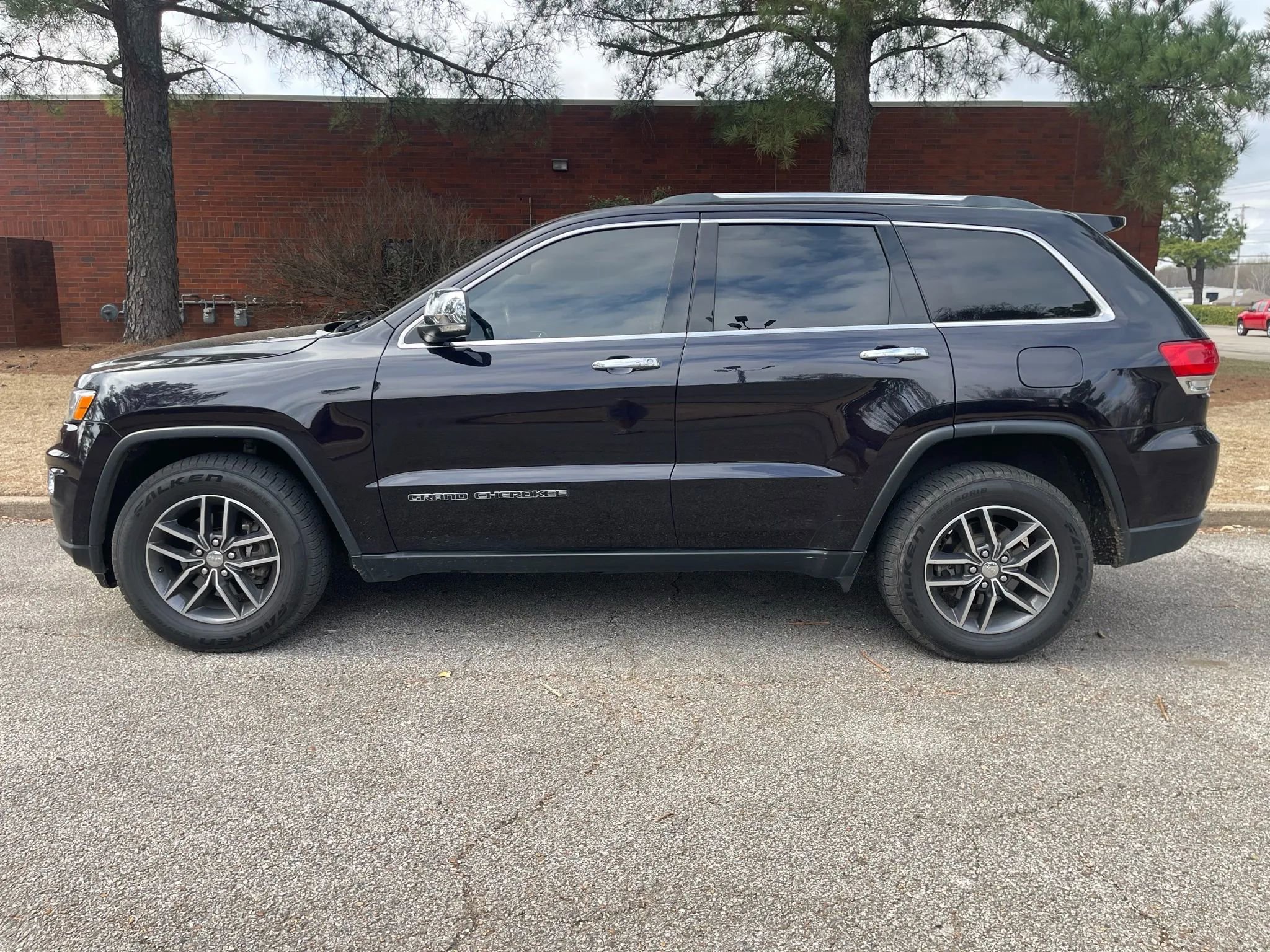 Used 2018 Jeep Grand Cherokee Limited image 2
