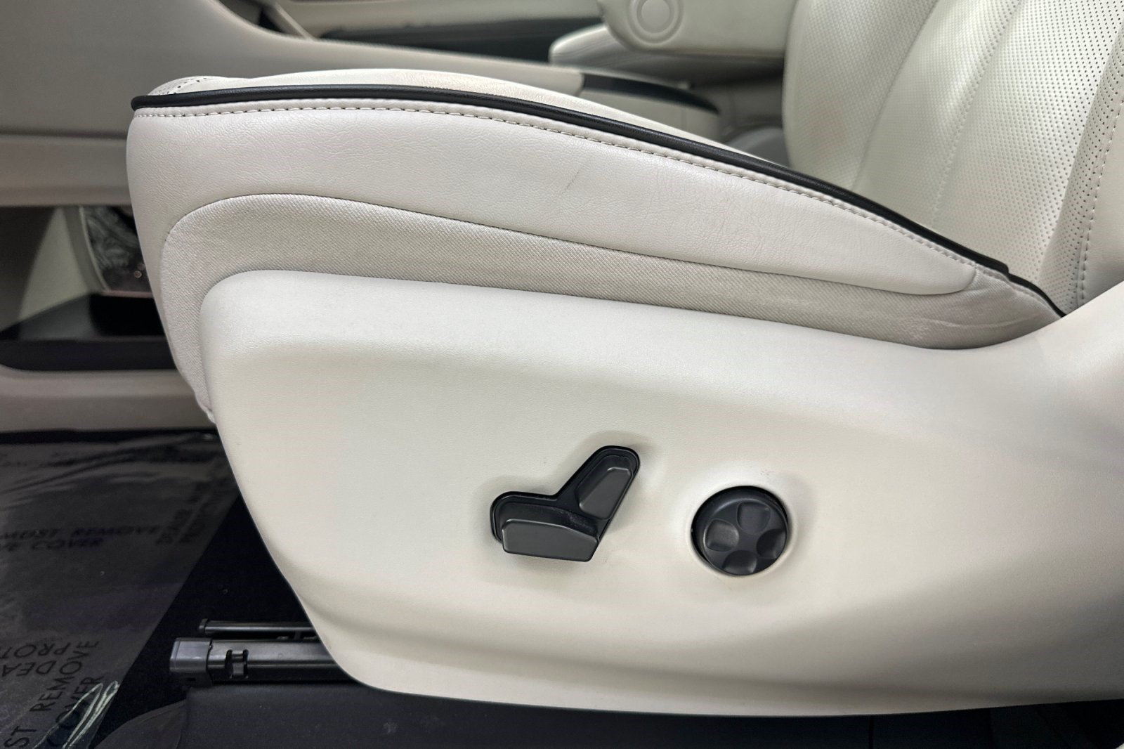 Used 2021 Chrysler Pacifica Limited w/ Uconnect Theater Family Group FWD image 14