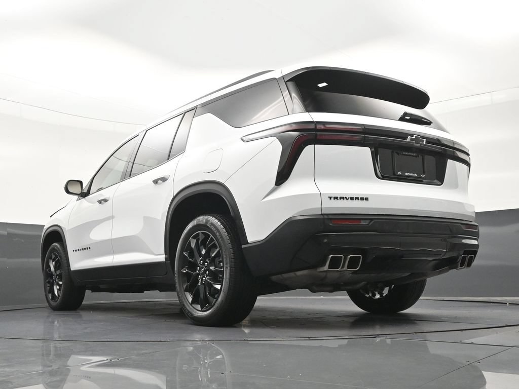 Used 2025 Chevrolet Traverse LT w/ Midnight/Sport Edition FWD image 27