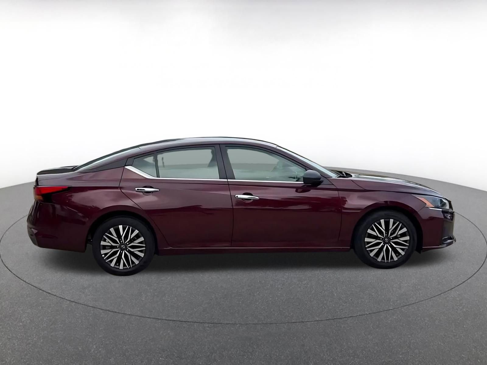 Used 2025 Nissan Altima 2.5 SV image 16