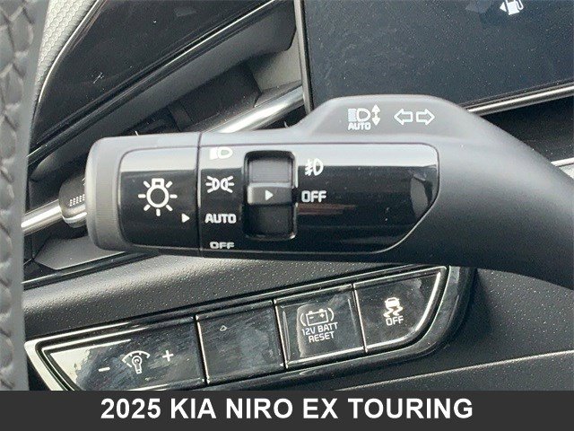 Used 2025 Kia Niro EX Touring image 26