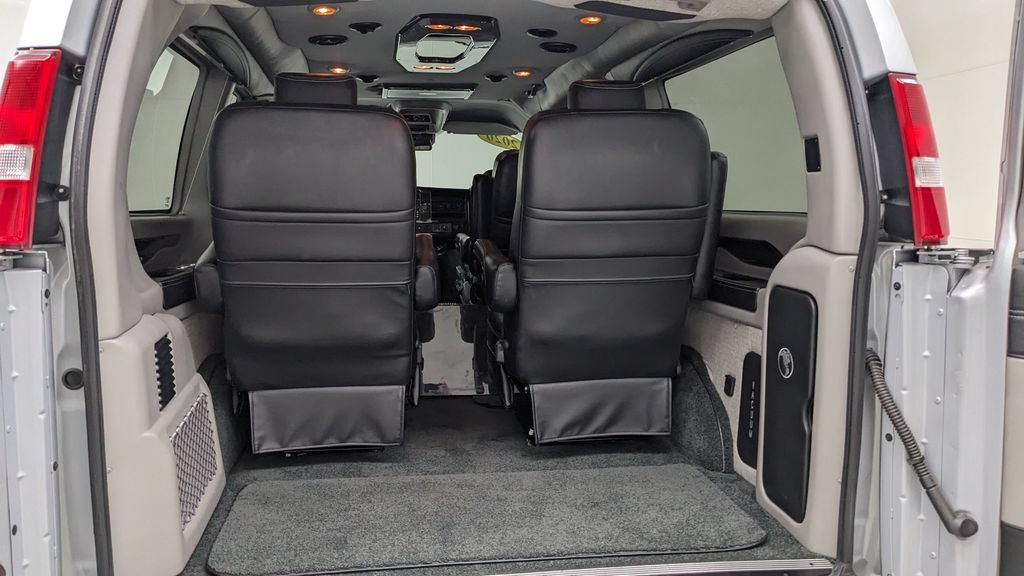 Used 2020 Chevrolet Express 2500 w/ Enhanced Convenience Package RWD image 6