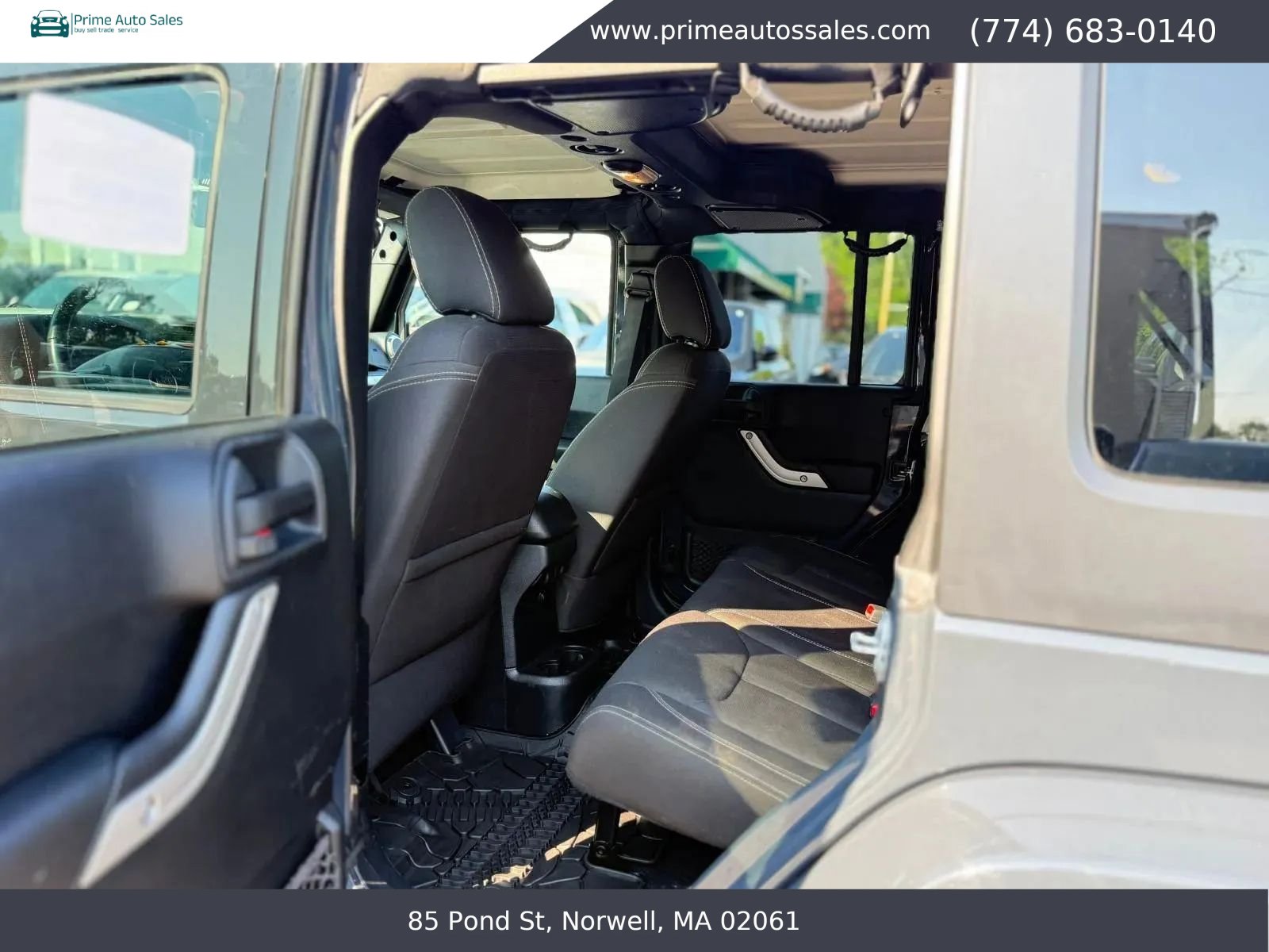 Used 2016 Jeep Wrangler Unlimited Sahara w/ Dual Top Group AWD/4WD image 13