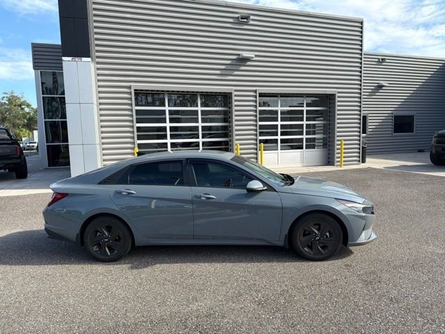 Used 2022 Hyundai Elantra SEL FWD image 3