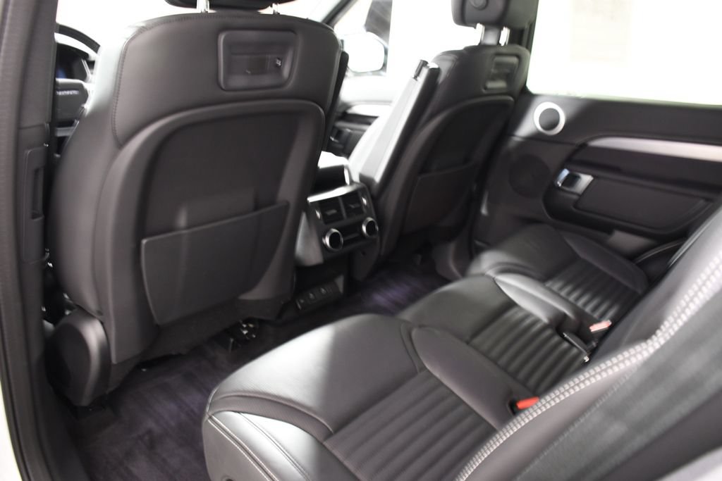 Used 2025 Land Rover Discovery Dynamic SE AWD/4WD image 27