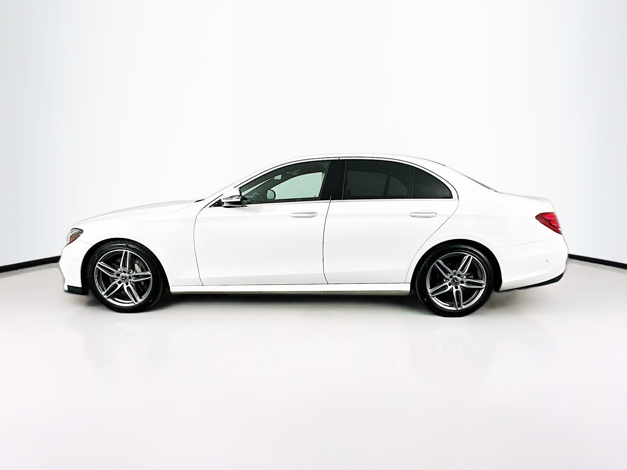 Used 2018 Mercedes-Benz E 300 image 4