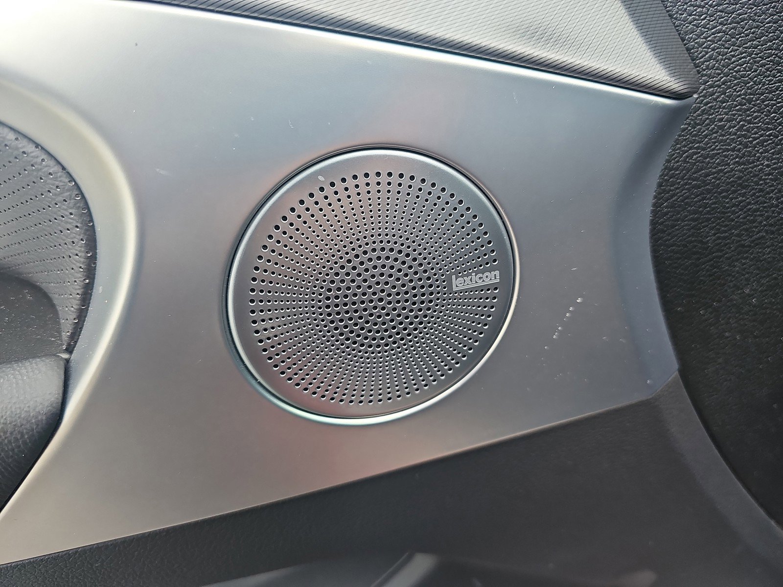 Used 2025 Genesis G70 2.5T w/ Sport Prestige Package image 14