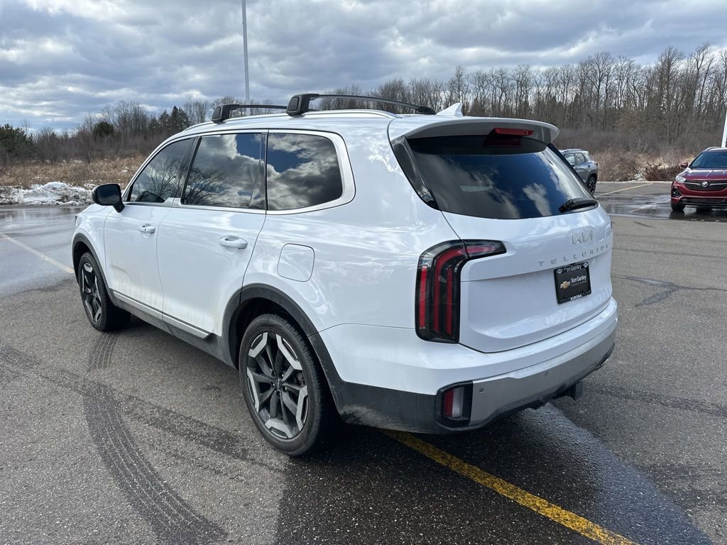 Used 2024 Kia Telluride EX w/ EX Captain's Chair Package image 7