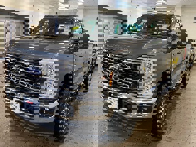 New 2025 Ford F250 XLT w/ FX4 Off-Road Package image 4