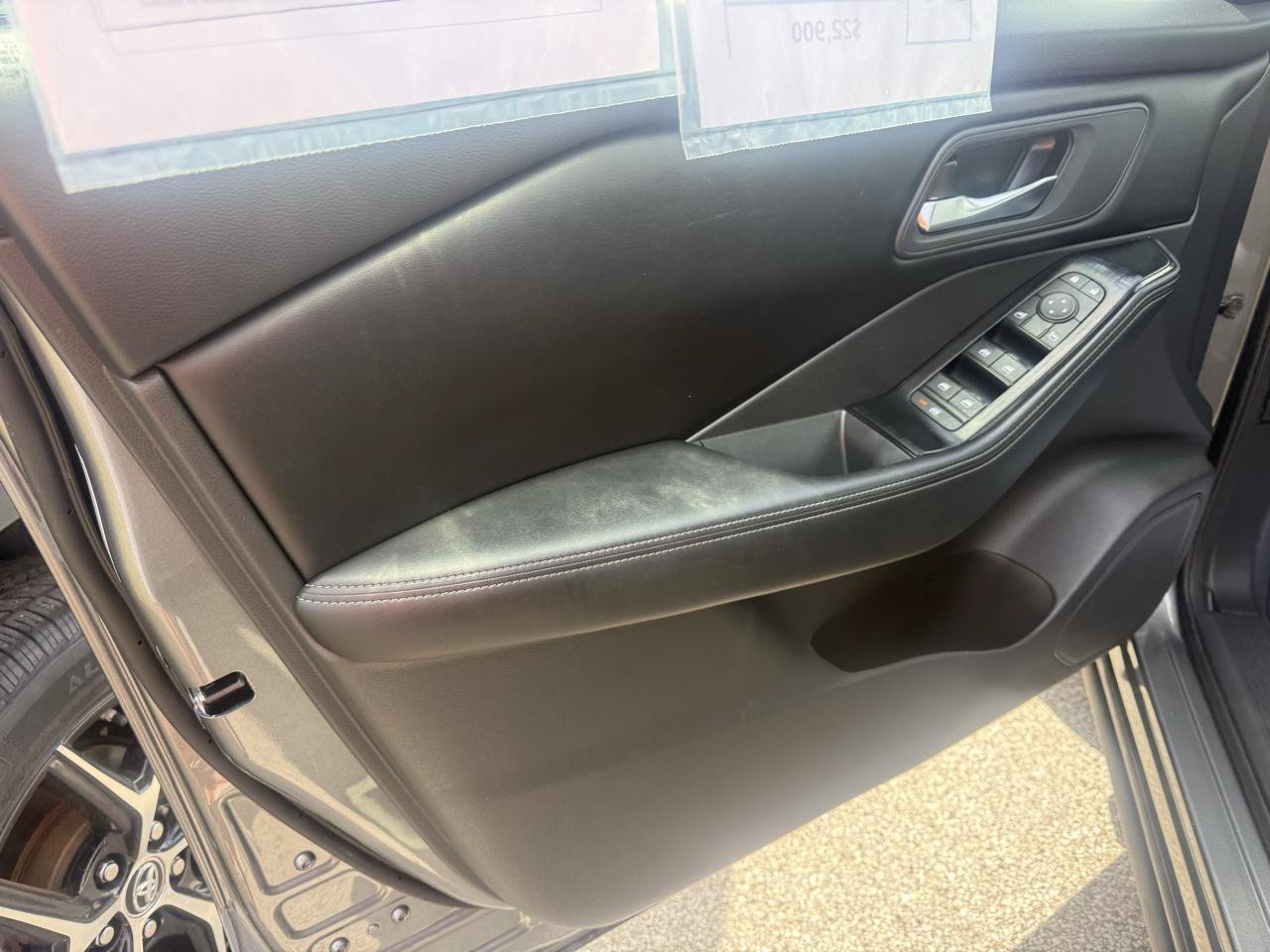 Used 2025 Nissan Rogue SV FWD image 9