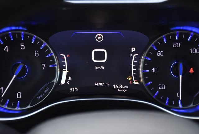 Used 2023 Chrysler Pacifica Limited FWD image 10