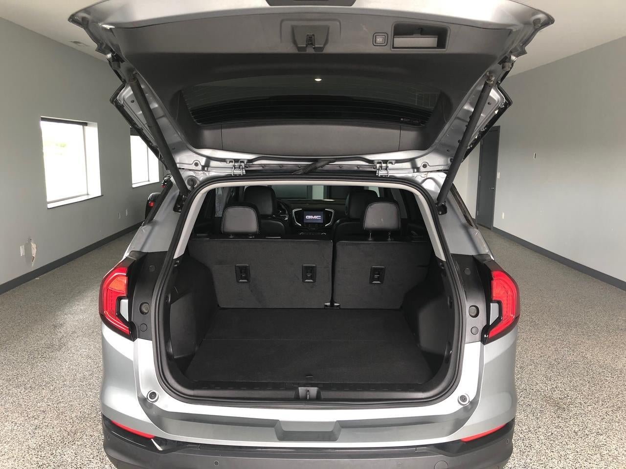 Used 2023 GMC Terrain SLT w/ Infotainment Package II AWD/4WD image 9