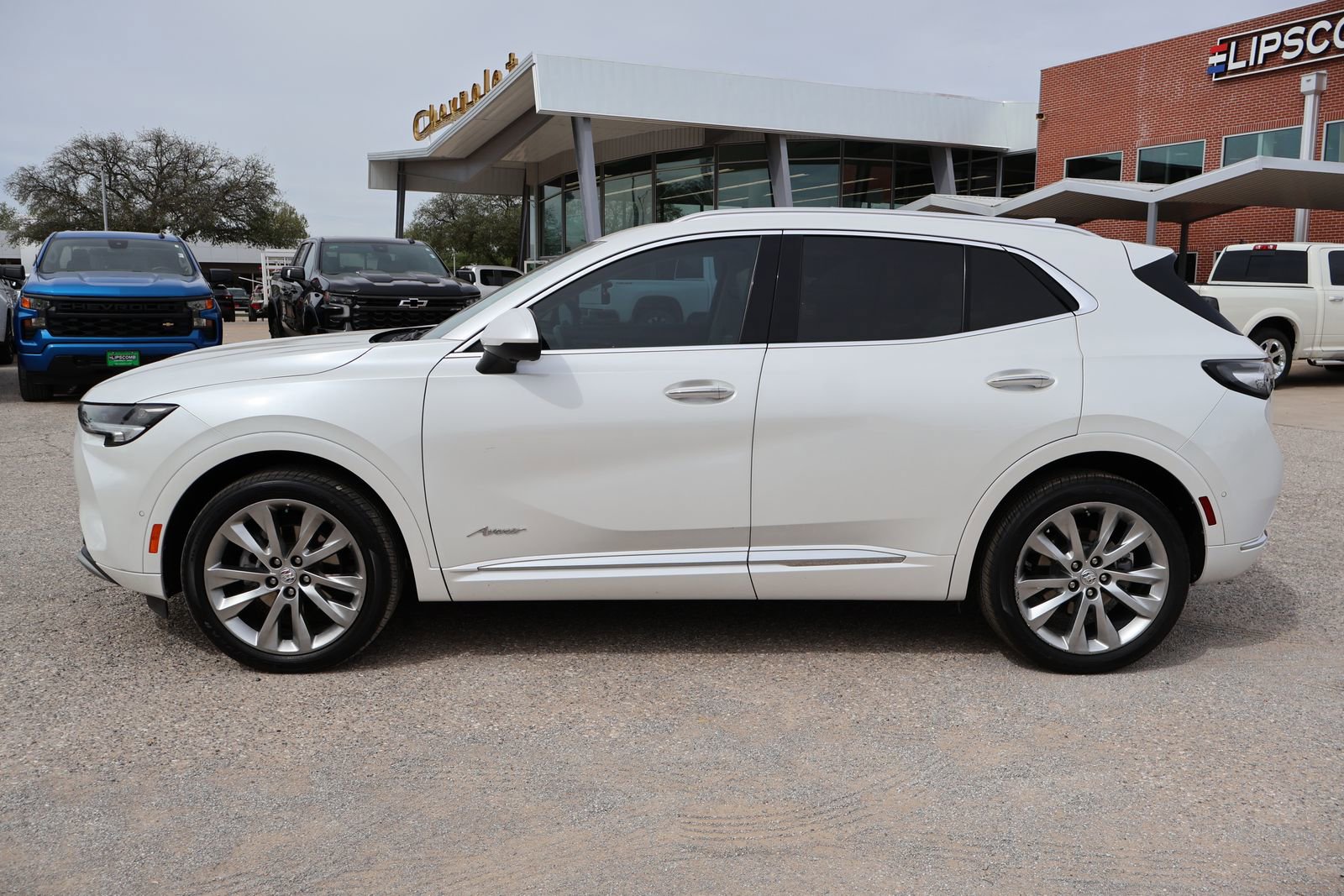 Used 2023 Buick Envision Avenir FWD image 2