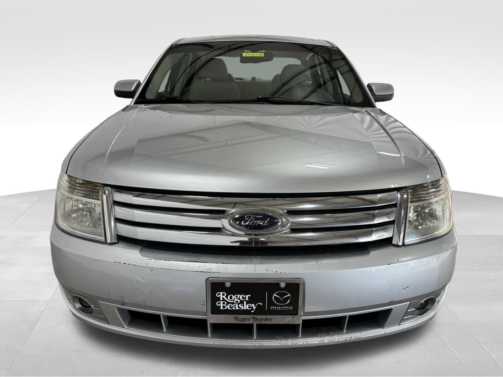 Used 2009 Ford Taurus SEL image 2