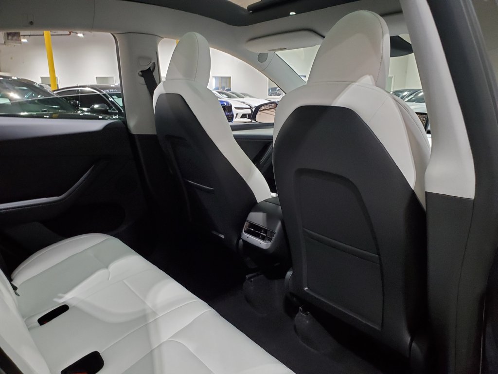 Used 2024 Tesla Model Y Long Range AWD/4WD image 40