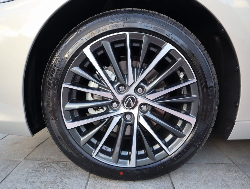 Used 2025 Lexus ES 300h w/ Premium Package FWD image 4