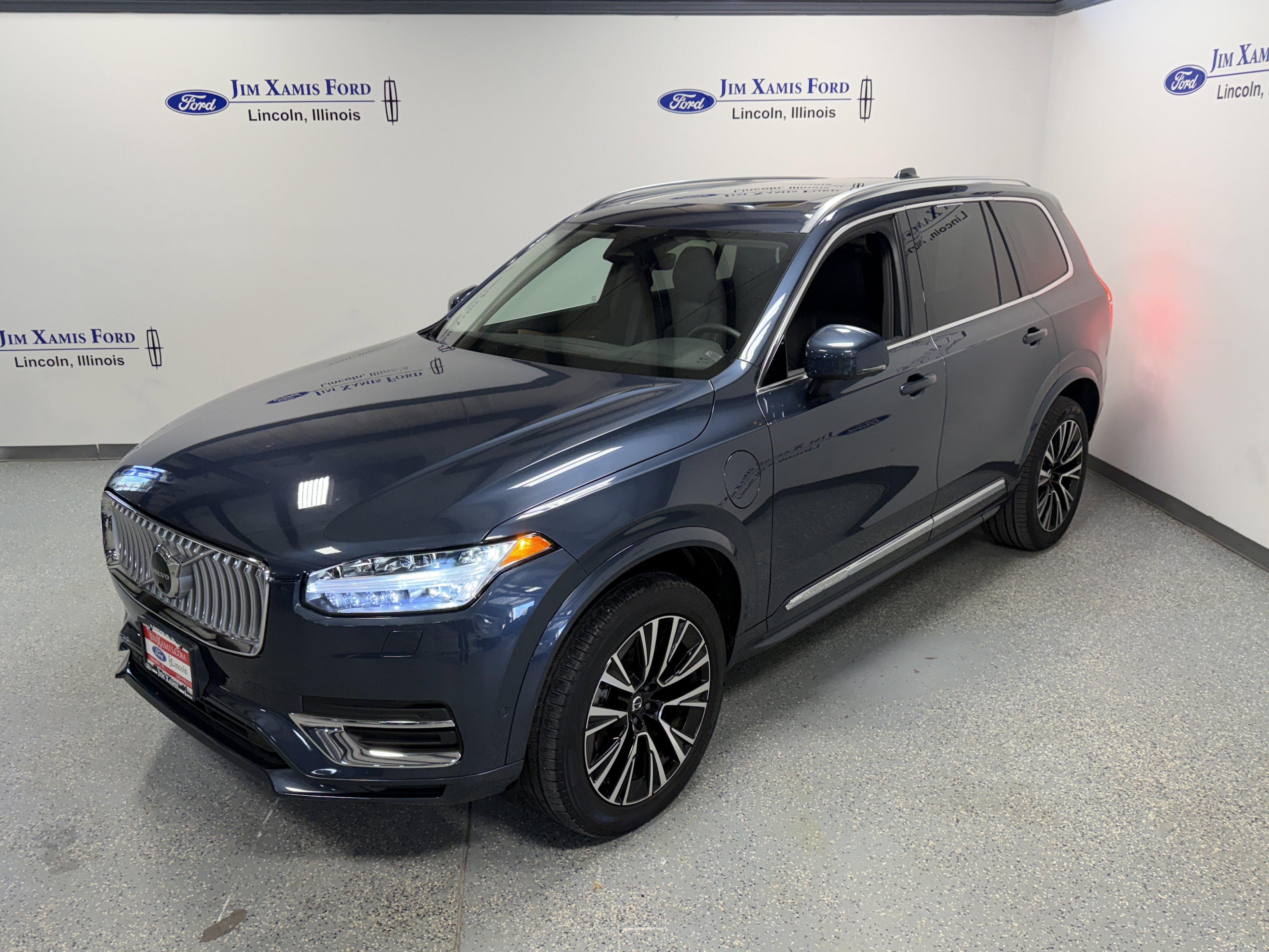 Used 2024 Volvo XC90 T8 Plus w/ Protection Package image 3