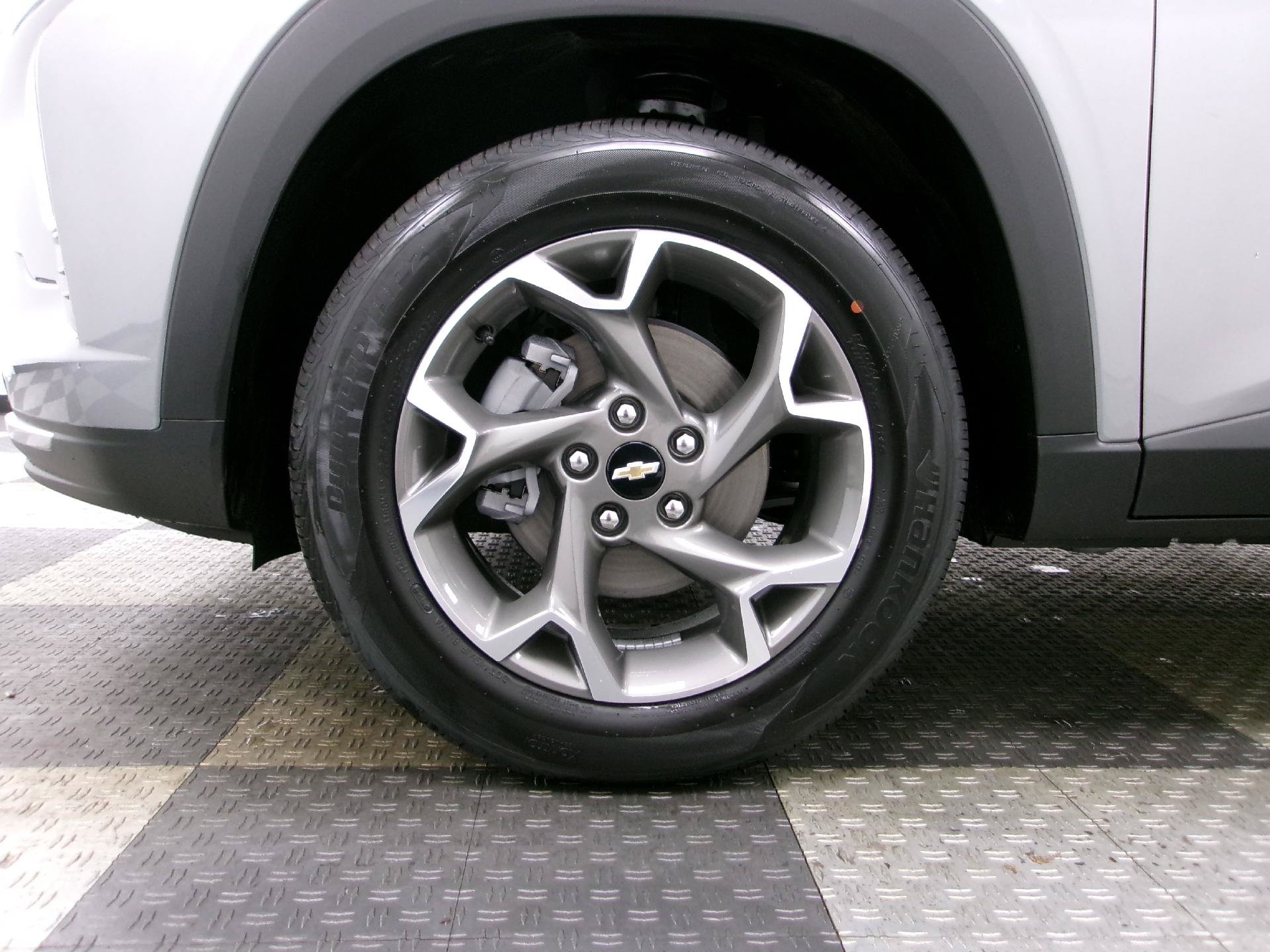 New 2026 Chevrolet Trax LT w/ Driver Confidence Package FWD image 16