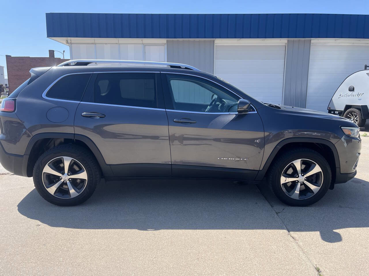 Used 2019 Jeep Cherokee Limited w/ Technology Group image 9