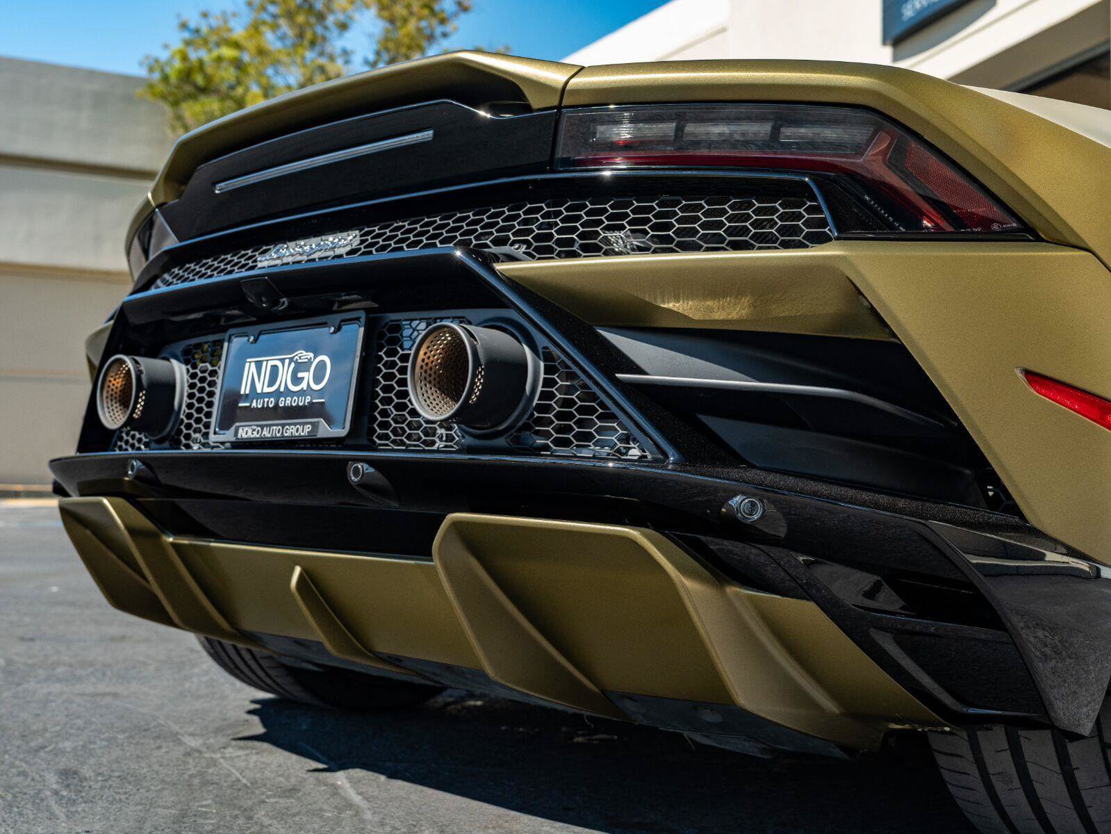 Used 2023 Lamborghini Huracan EVO RWD image 11