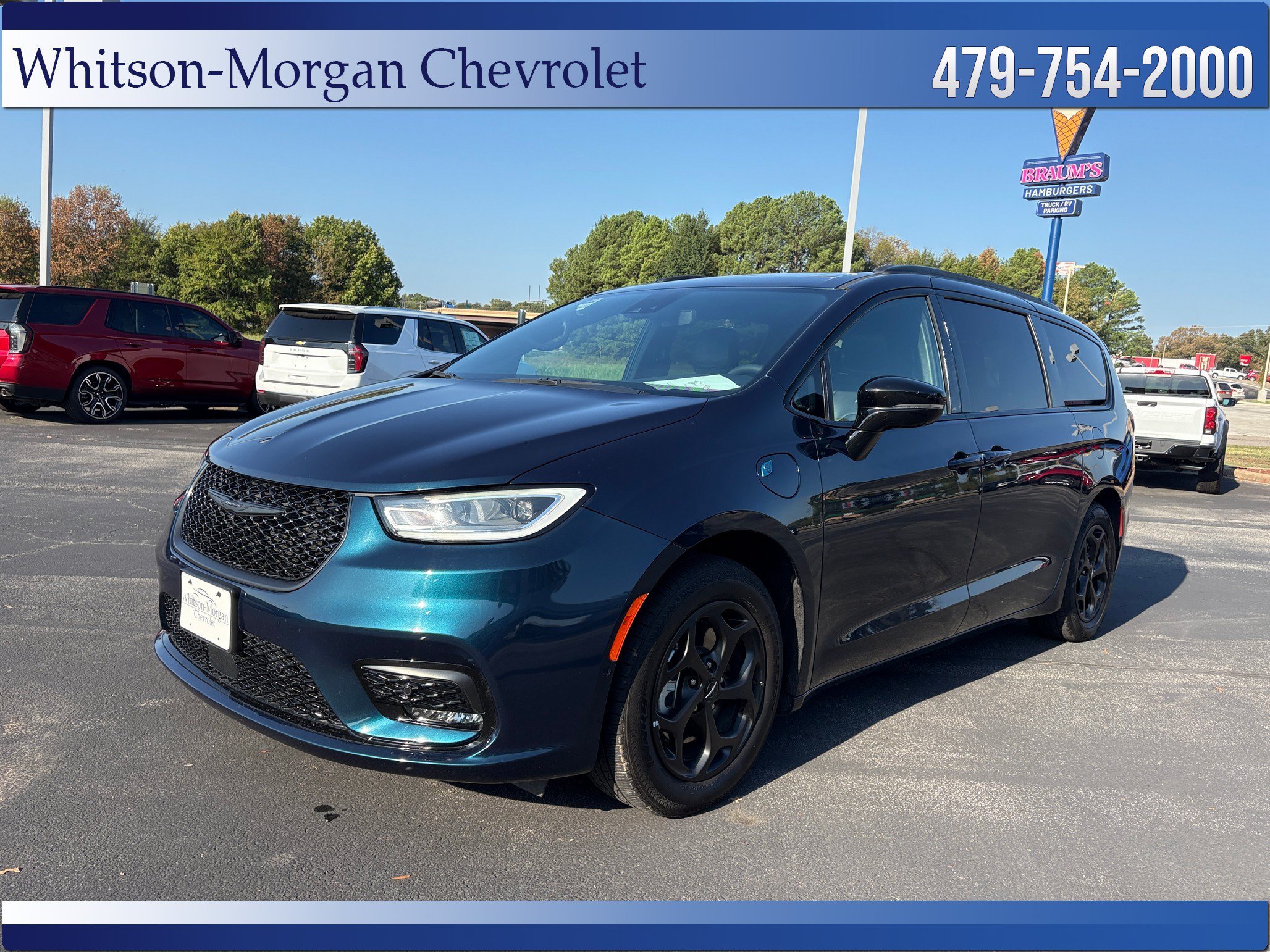 Used 2024 Chrysler Pacifica Premium FWD image 1