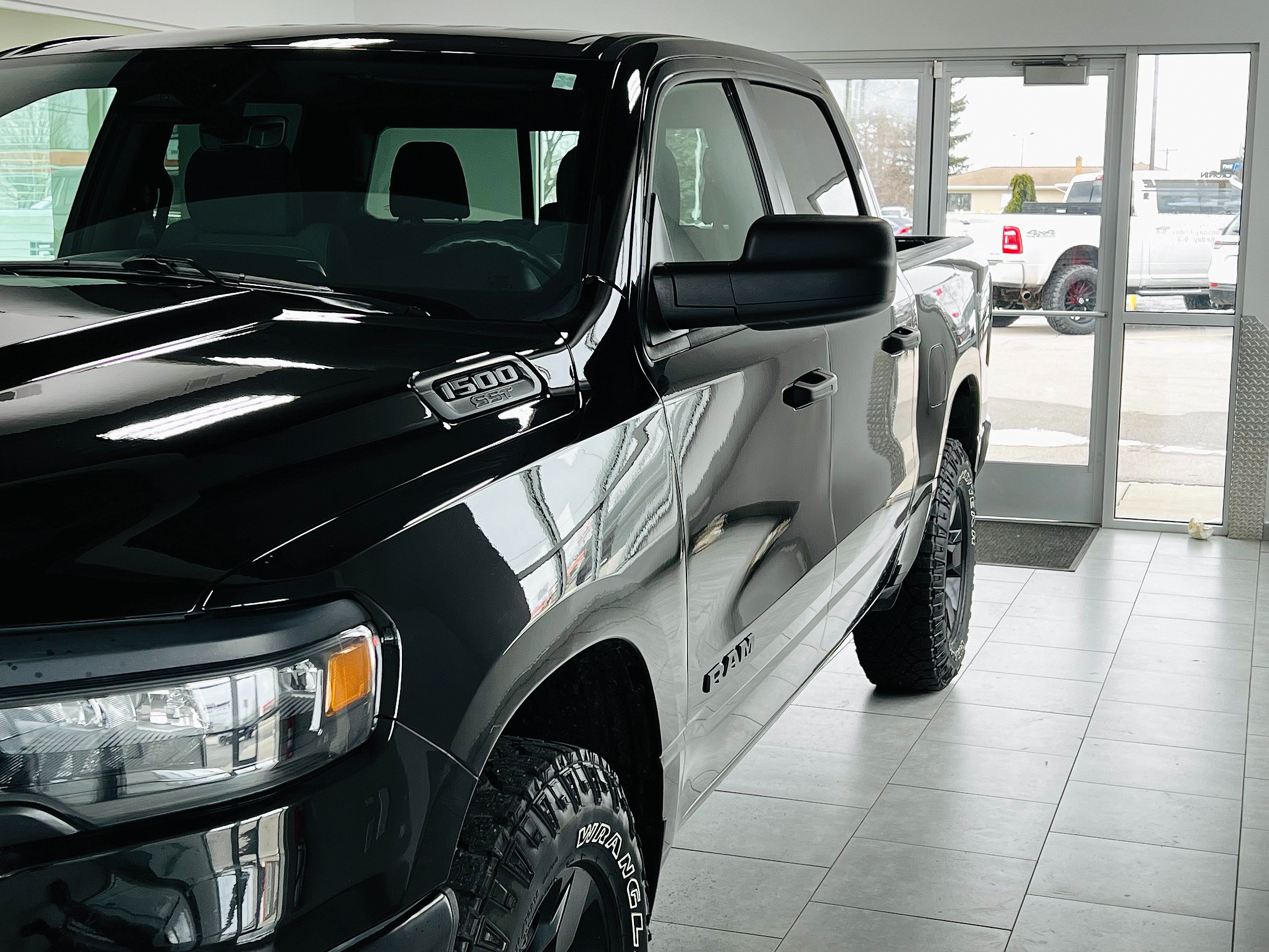 Used 2025 RAM 1500 Warlock AWD/4WD image 2