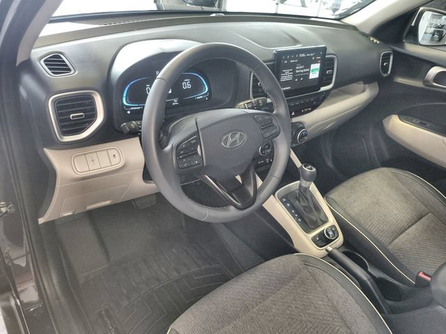 Used 2025 Hyundai Venue Limited FWD image 14