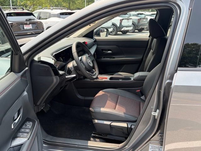 New 2026 Nissan Kicks SR FWD image 14