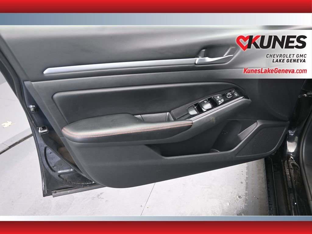 Used 2024 Nissan Altima 2.5 SR FWD image 16