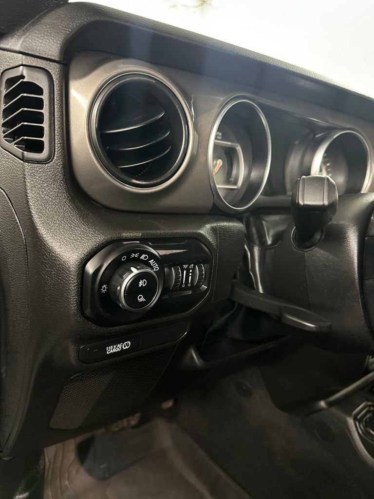 Used 2022 Jeep Gladiator Willys image 14