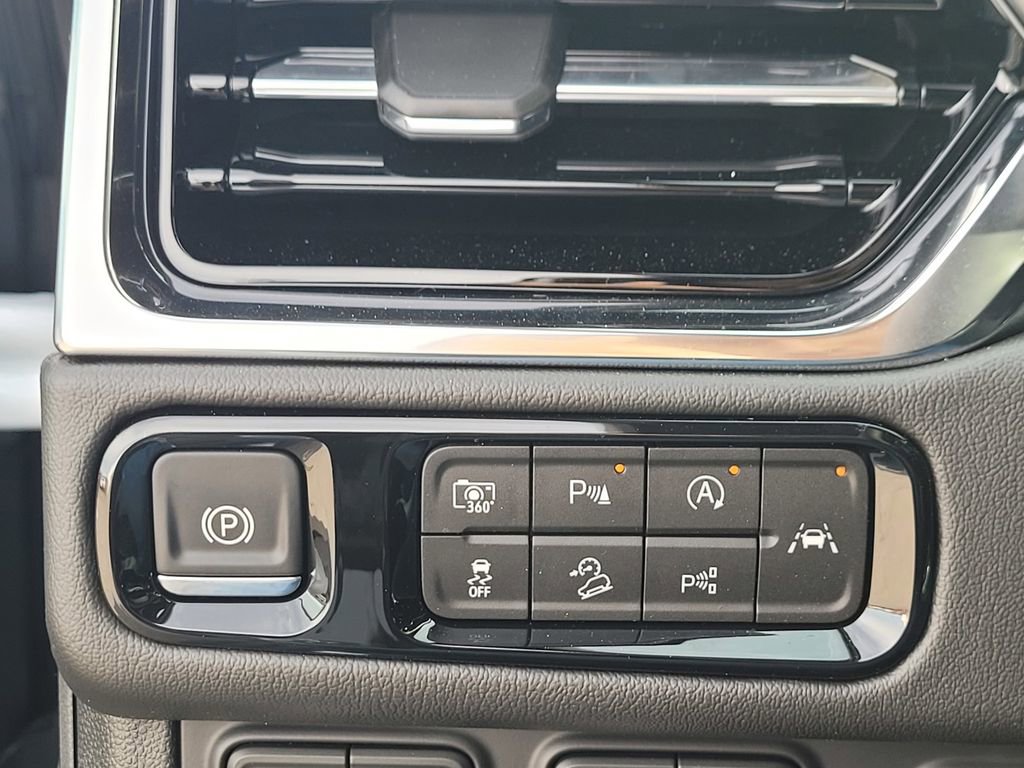 New 2026 GMC Yukon XL Denali w/ Denali Reserve Package image 27