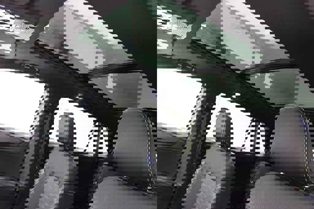 Used 2024 Volkswagen Atlas Cross Sport SEL R-Line image 18