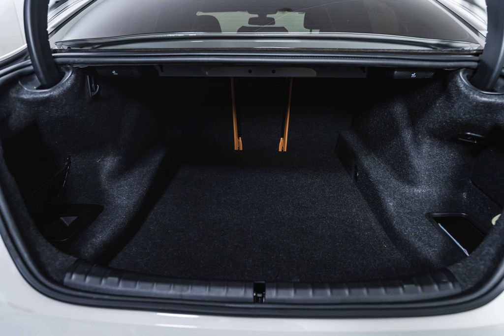 Used 2023 BMW 540i w/ Premium Package image 8