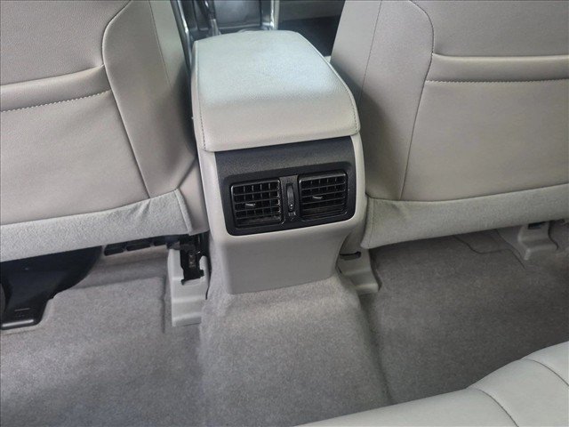 Used 2015 Toyota Camry XLE w/ Moonroof Package FWD image 19