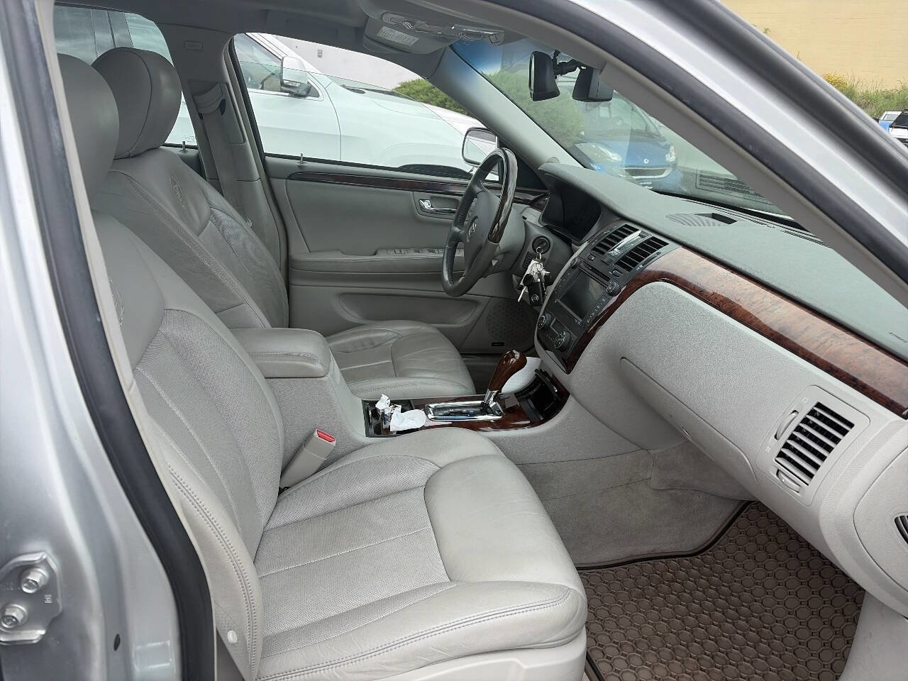 Used 2011 Cadillac DTS Premium FWD image 4