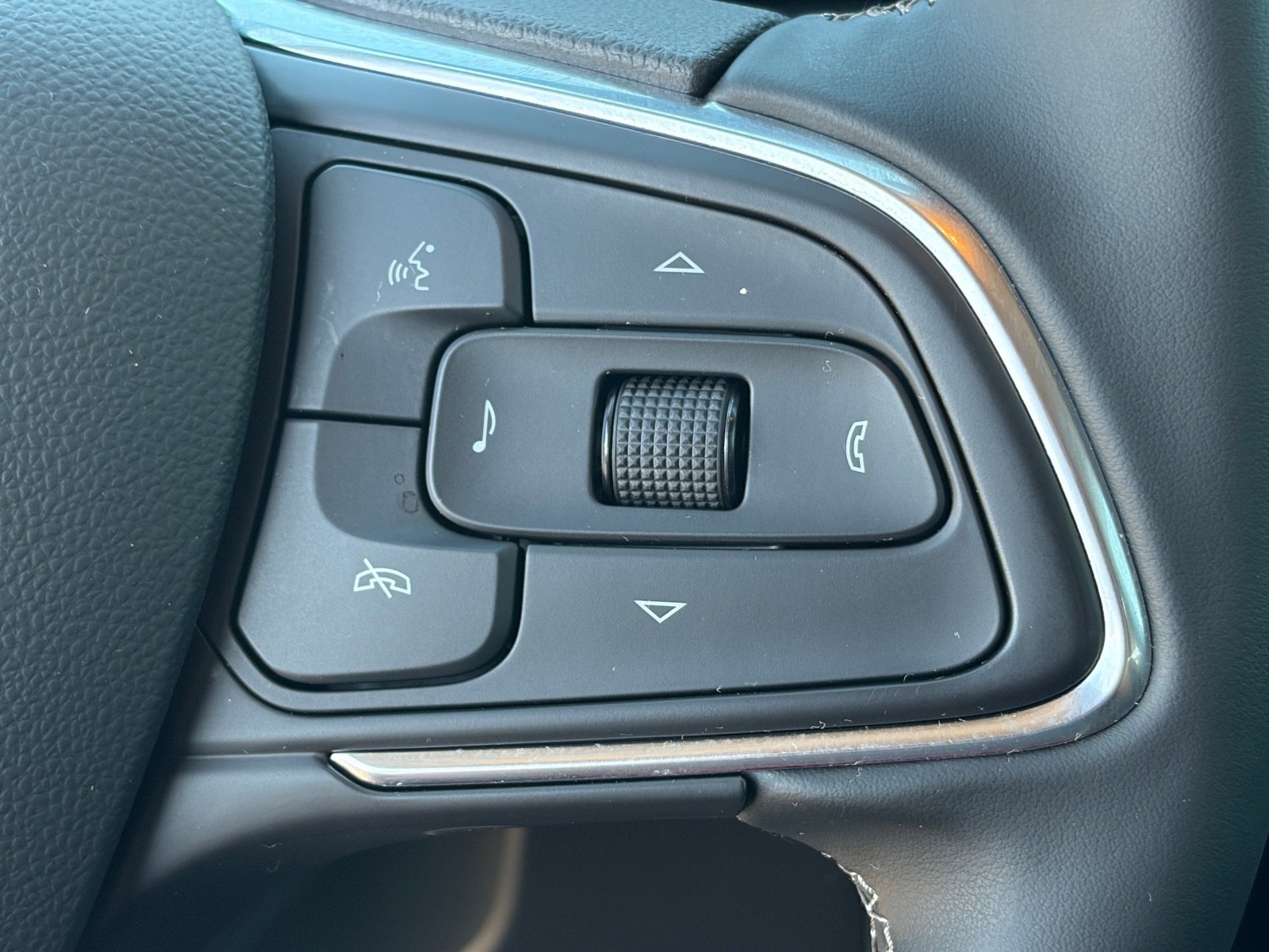 Used 2024 Buick Encore GX Avenir w/ Avenir Technology Package FWD image 23