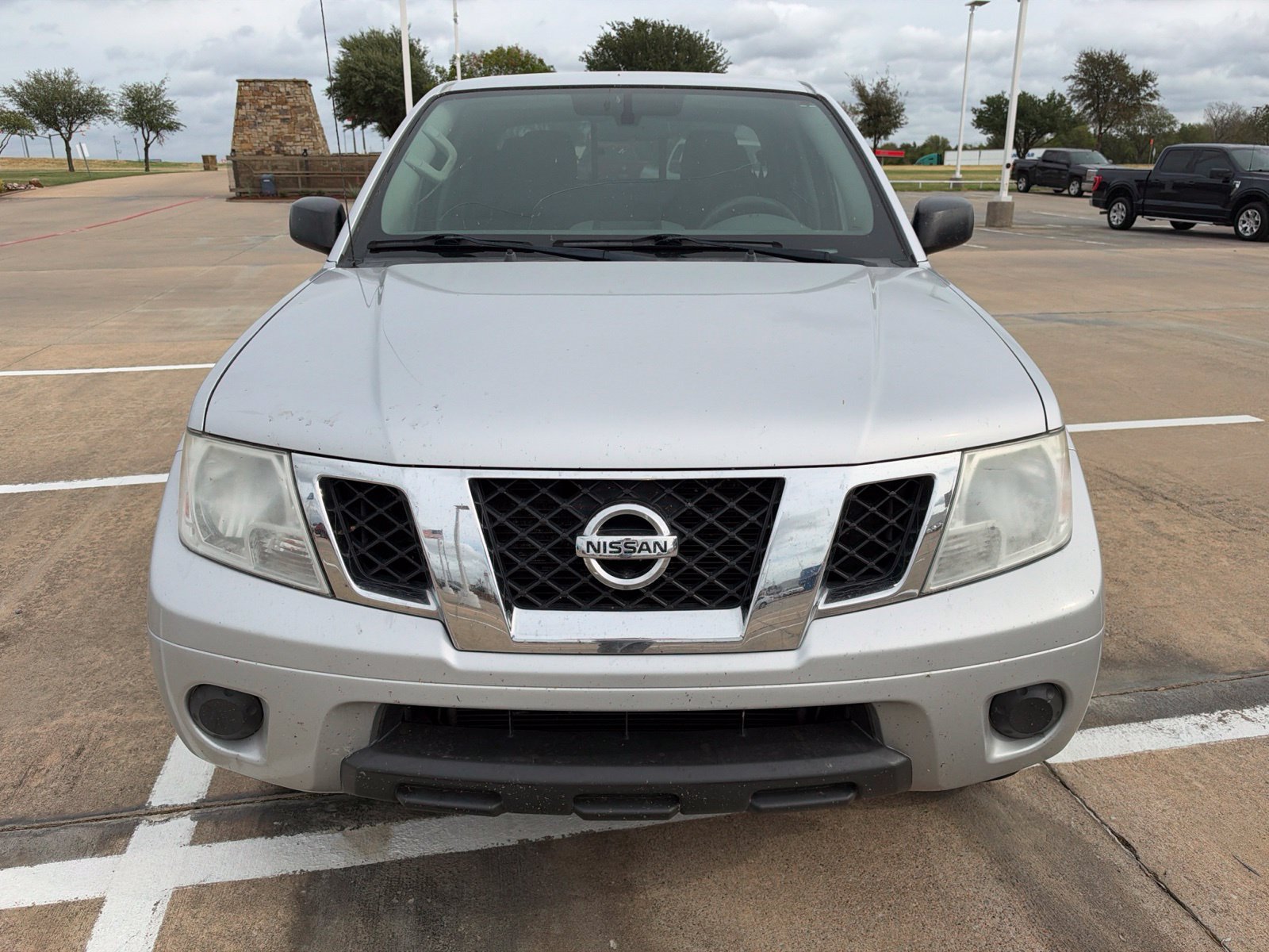 Used 2019 Nissan Frontier SV RWD image 2