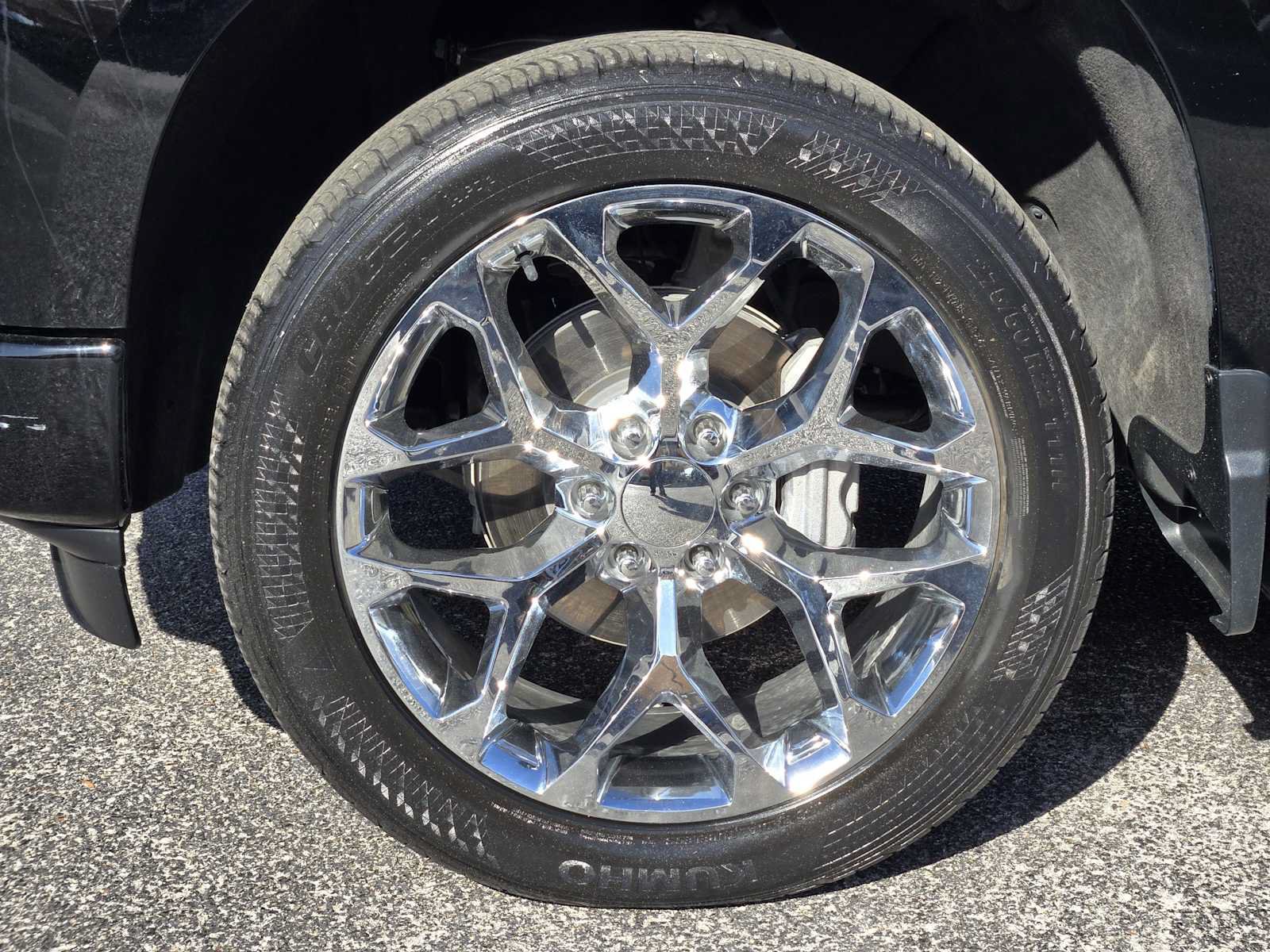 Used 2024 Chevrolet Silverado 1500 High Country w/ High Country Premium Package AWD/4WD image 13